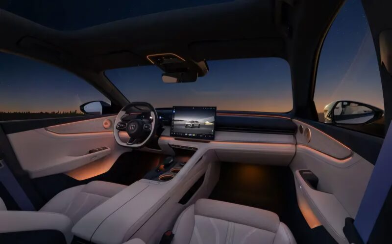 Zeekr 001 revela novo interior na China e estreia em 11 de outubro