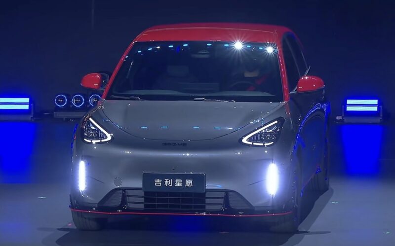 Geely EX2 estreia linha 2026 na China e se aproxima do mercado brasileiro
