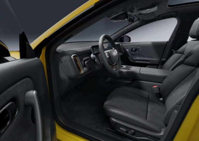Leapmotor B05 tem interior mostrado em prévia antes do lançamento