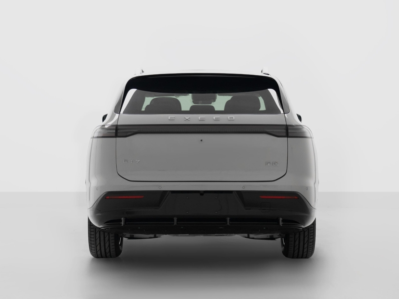 Chery Exeed ET7 estreia com até 473 cv e versões elétrica e híbrida plug-in