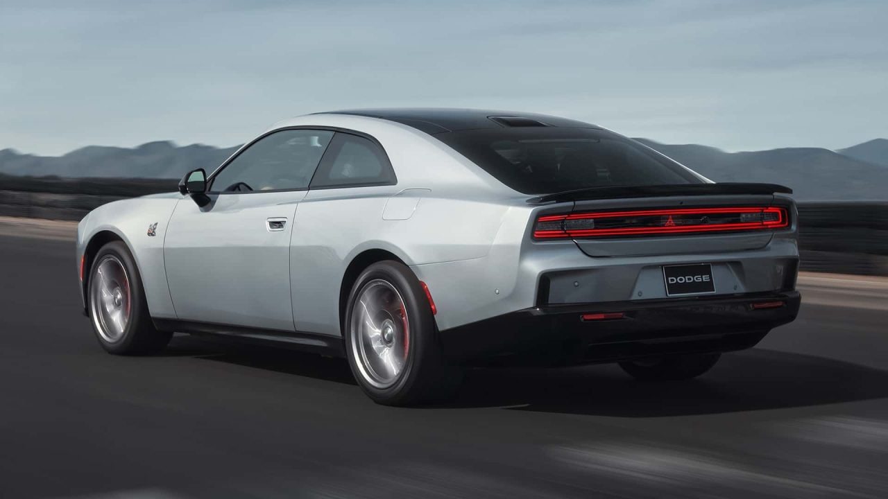 Dodge Charger resgata o motor V8, mas com restrições