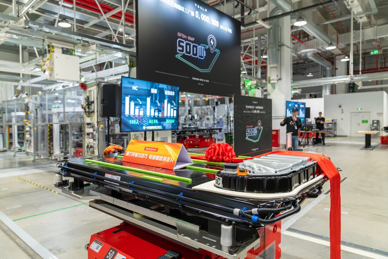 Gigafábrica da Tesla em Xangai alcança 5 milhões de baterias