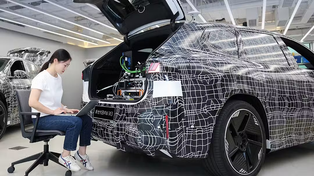 BMW iX3 chinês estreia sistema de condução inteligente desenvolvido com a Momenta