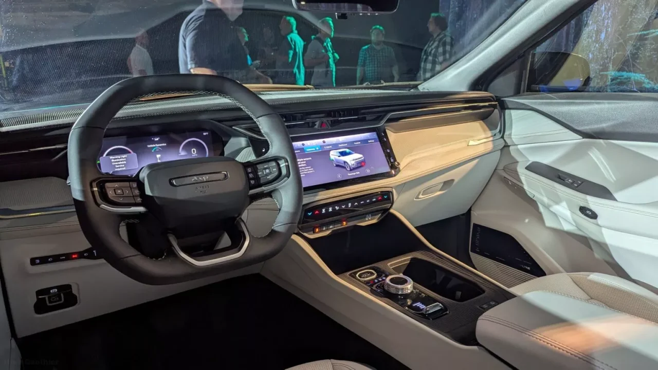 Novo Cherokee híbrido da Jeep chega ao Salão com desempenho de 213 cv