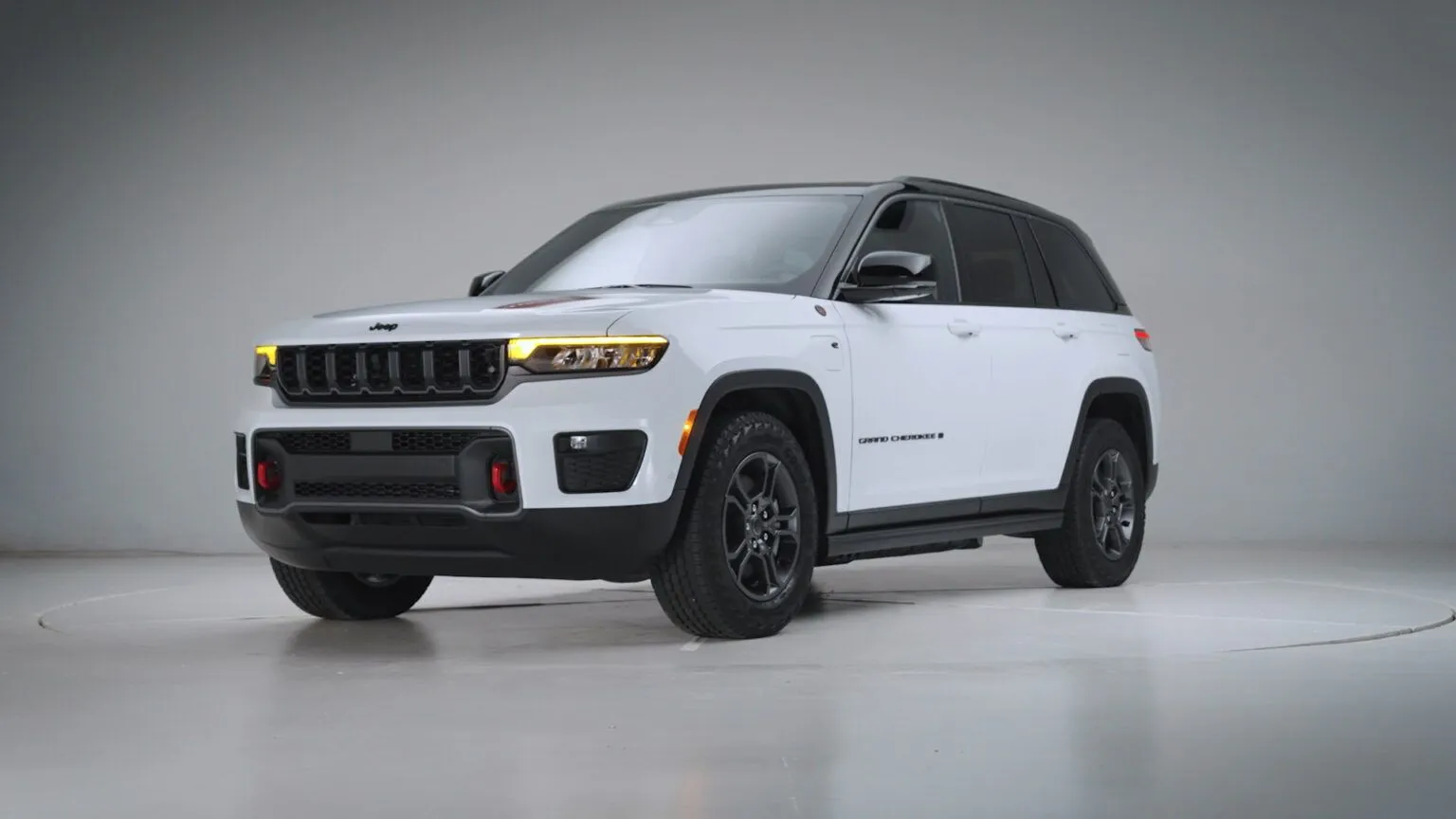 Jeep convoca recall de 375 mil SUVs por risco de incêndio