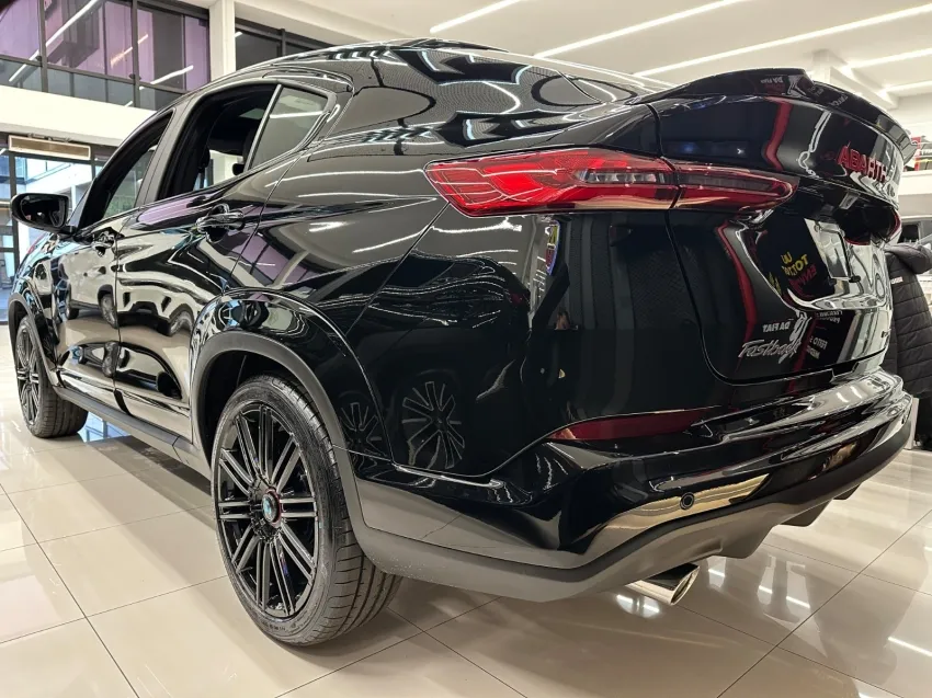 Fiat Fastback 2026 fica mais caro; Abarth se aproxima de R$ 180 mil