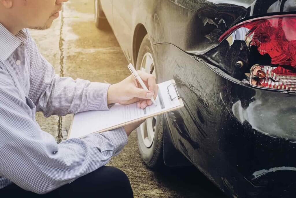 Carros de leilão: vale a pena comprar? Entenda os prós e contras