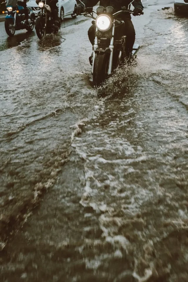 Água no motor: como evitar prejuízos e problemas graves