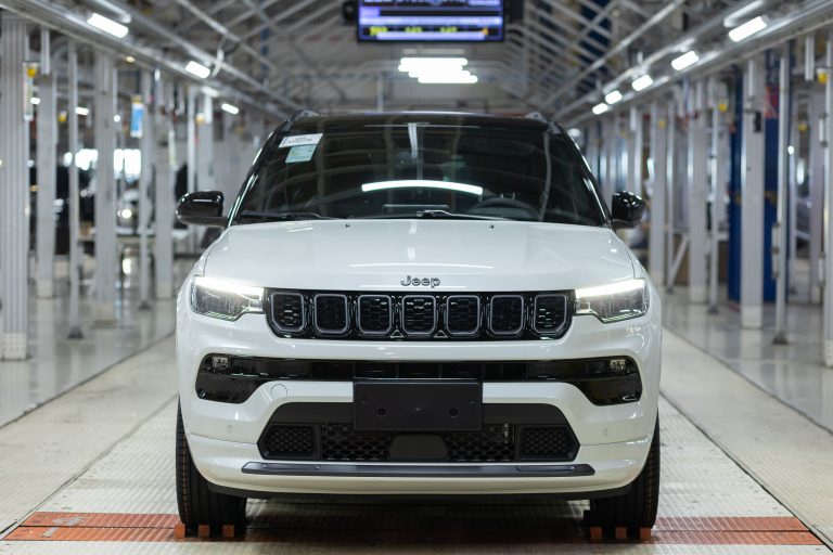 Jeep Compass atinge marca de 600 mil unidades produzidas no Brasil