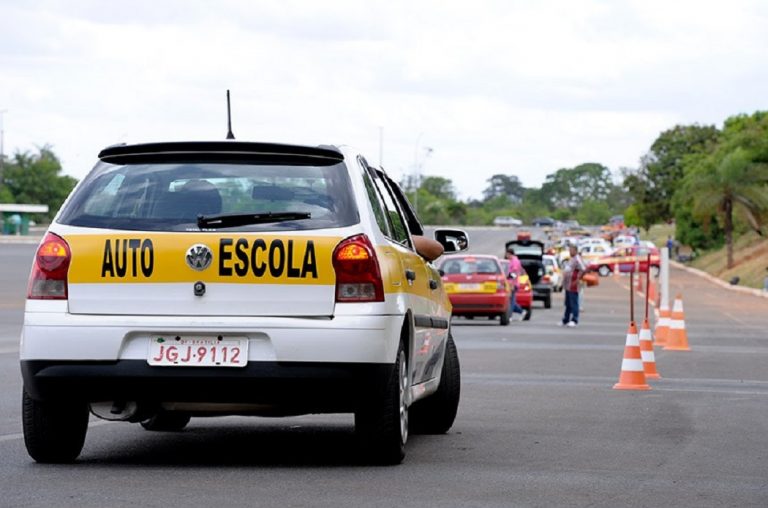 Governo Lula define mínimo de 2h de aula prática para tirar CNH