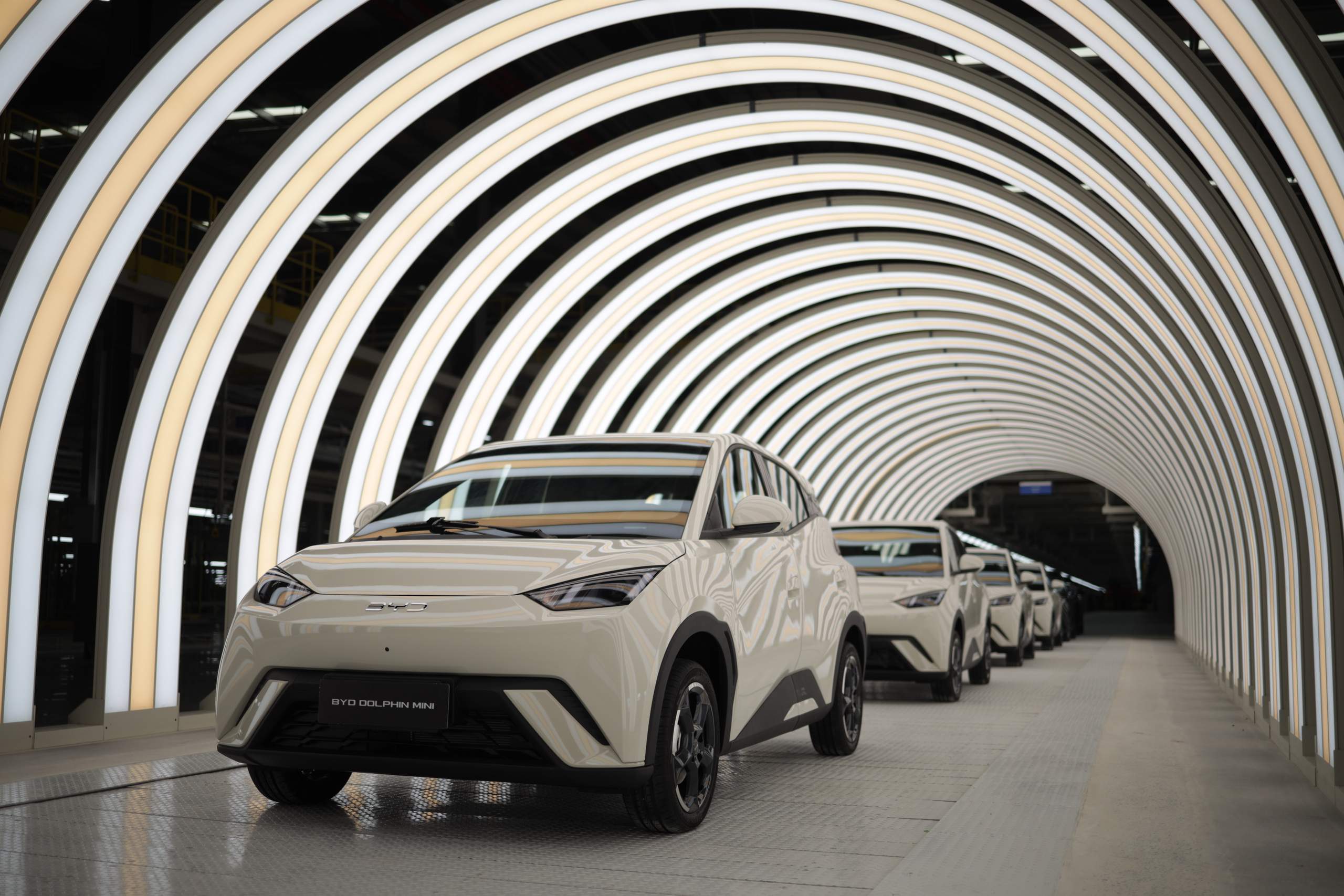 Ações da BYD disparam enquanto petróleo em alta fortalece mercado de EVs