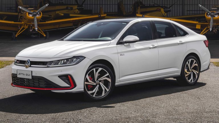 Novo VW Jetta GLI 2026 chega às lojas com preço de R$ 269.990