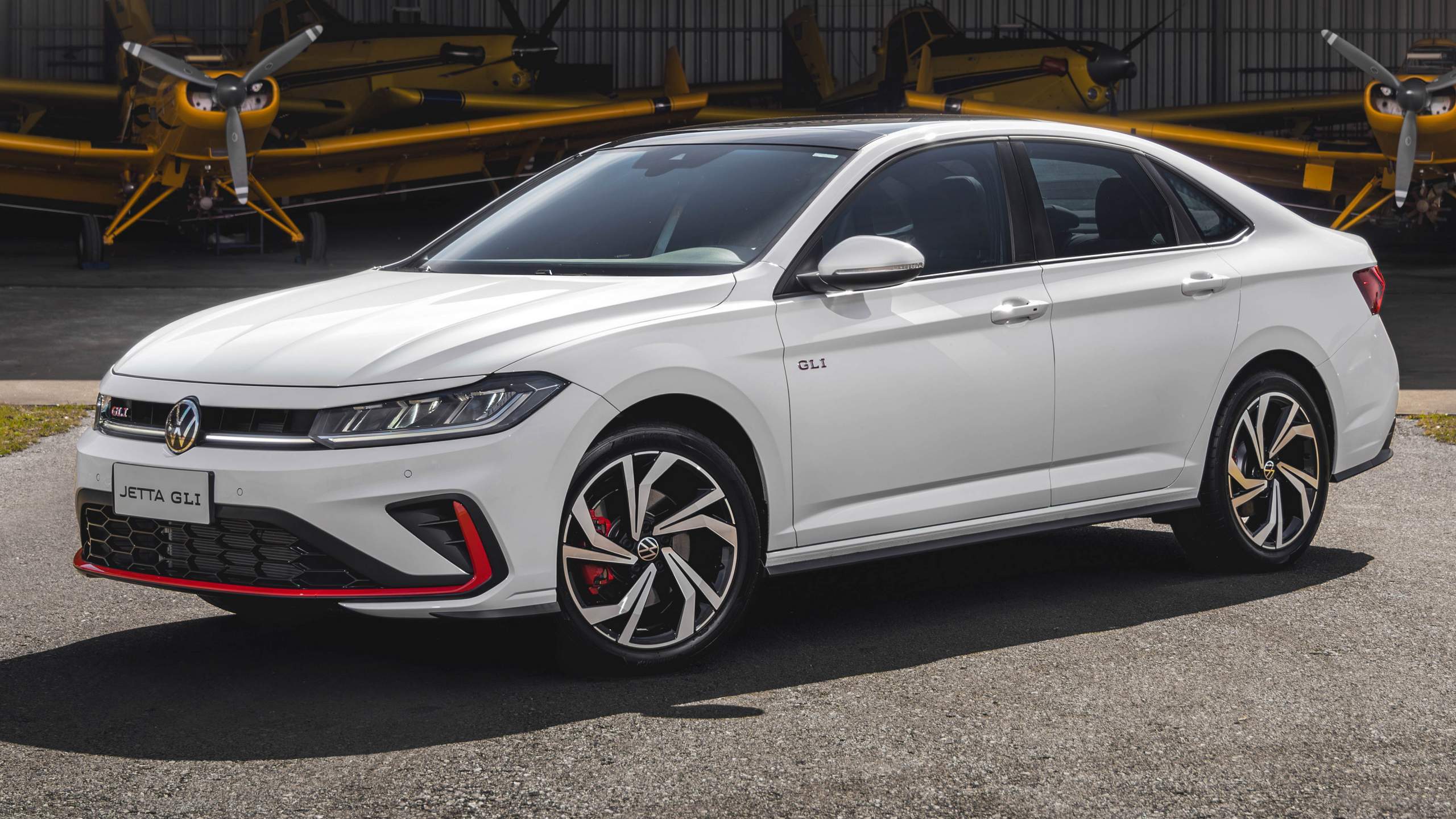 Novo VW Jetta GLI 2026 chega às lojas com preço de R$ 269.990