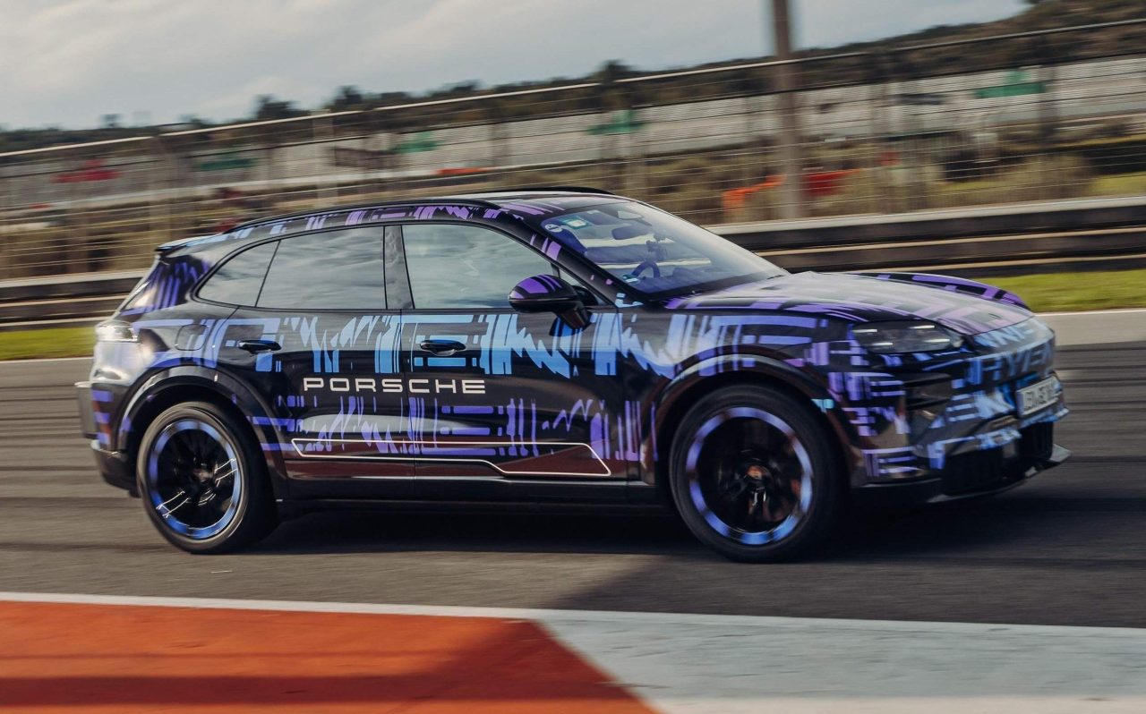 Porsche Cayenne de nova geração aposta em recarga sem fio e DNA de corrida