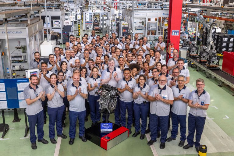 Stellantis celebra marca de 1 milhão de motores GSE Turbo produzidos em Betim
