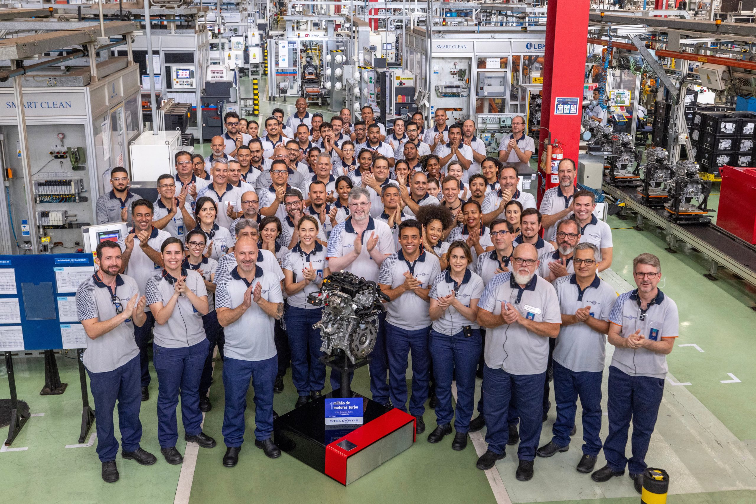 Stellantis celebra marca de 1 milhão de motores GSE Turbo produzidos em Betim