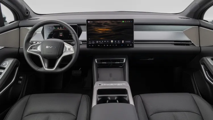 Novo BYD Atto 8 chega ao Brasil com 7 lugares e preço de R$ 399.990