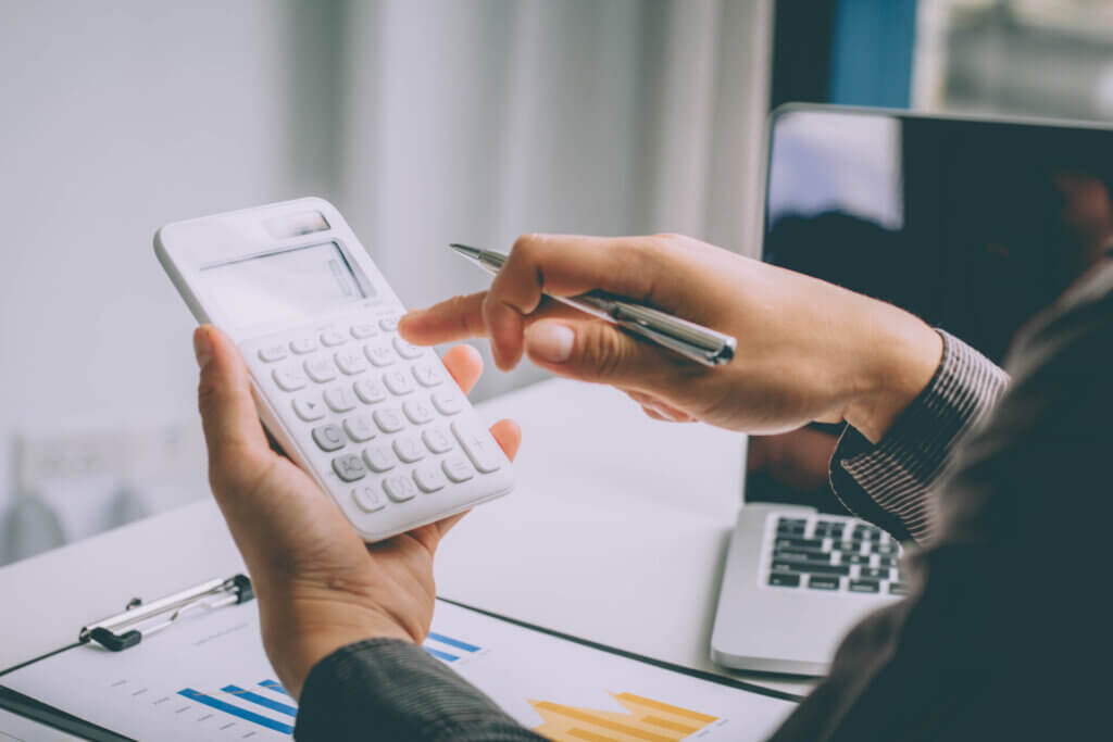 Consórcio ou financiamento: descubra qual pesa menos no bolso