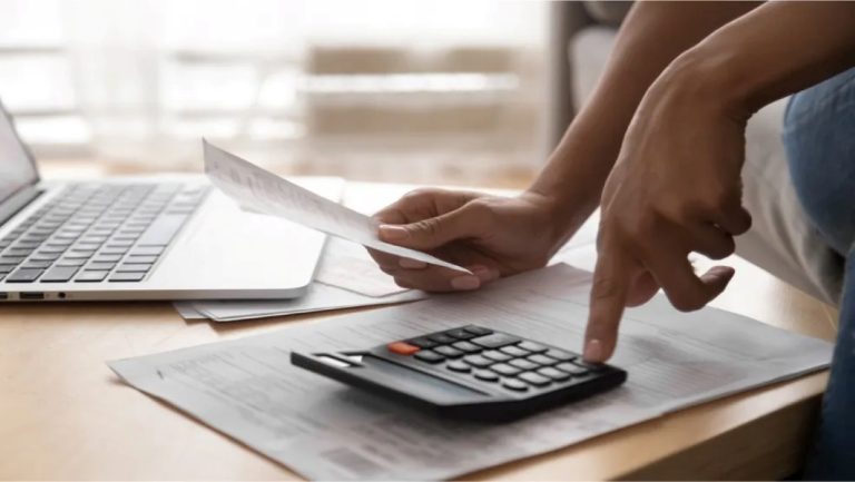 Consórcio ou financiamento: descubra qual pesa menos no bolso
