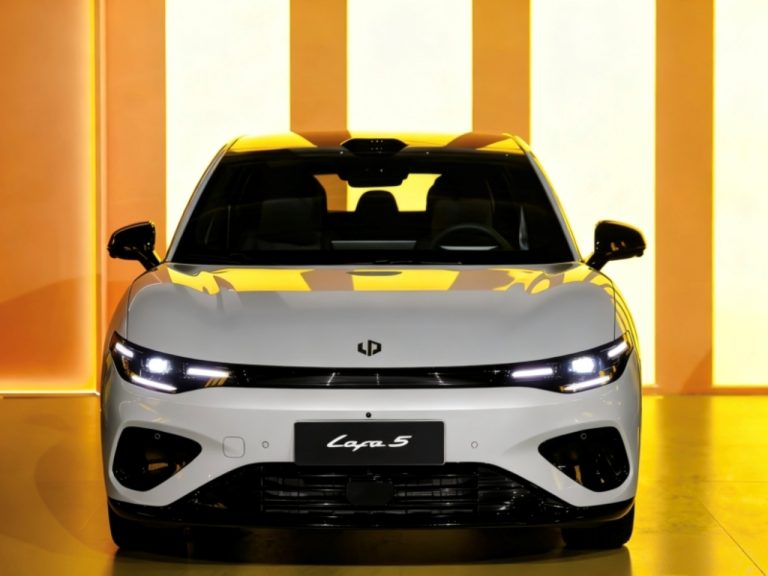 Novo Leapmotor B05 inicia pré-venda e promete até 605 km por carga