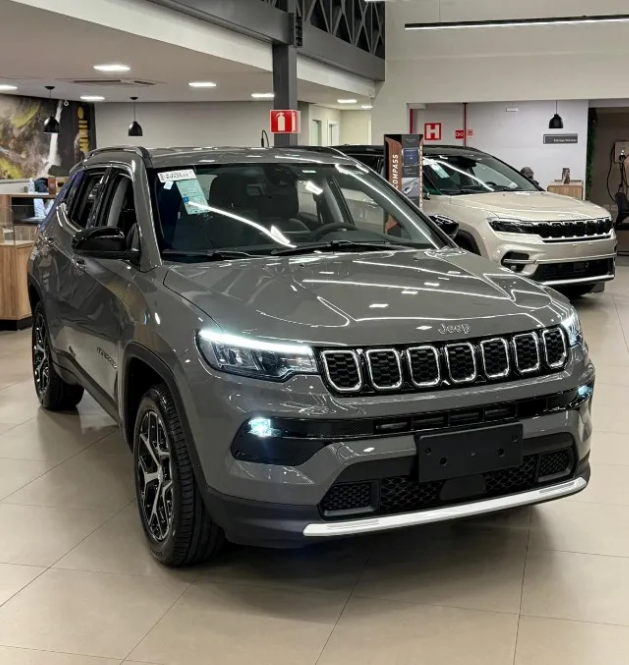 Jeep corta R$ 27.425 do preço do Compass Longitude 2026 para PcD em novembro