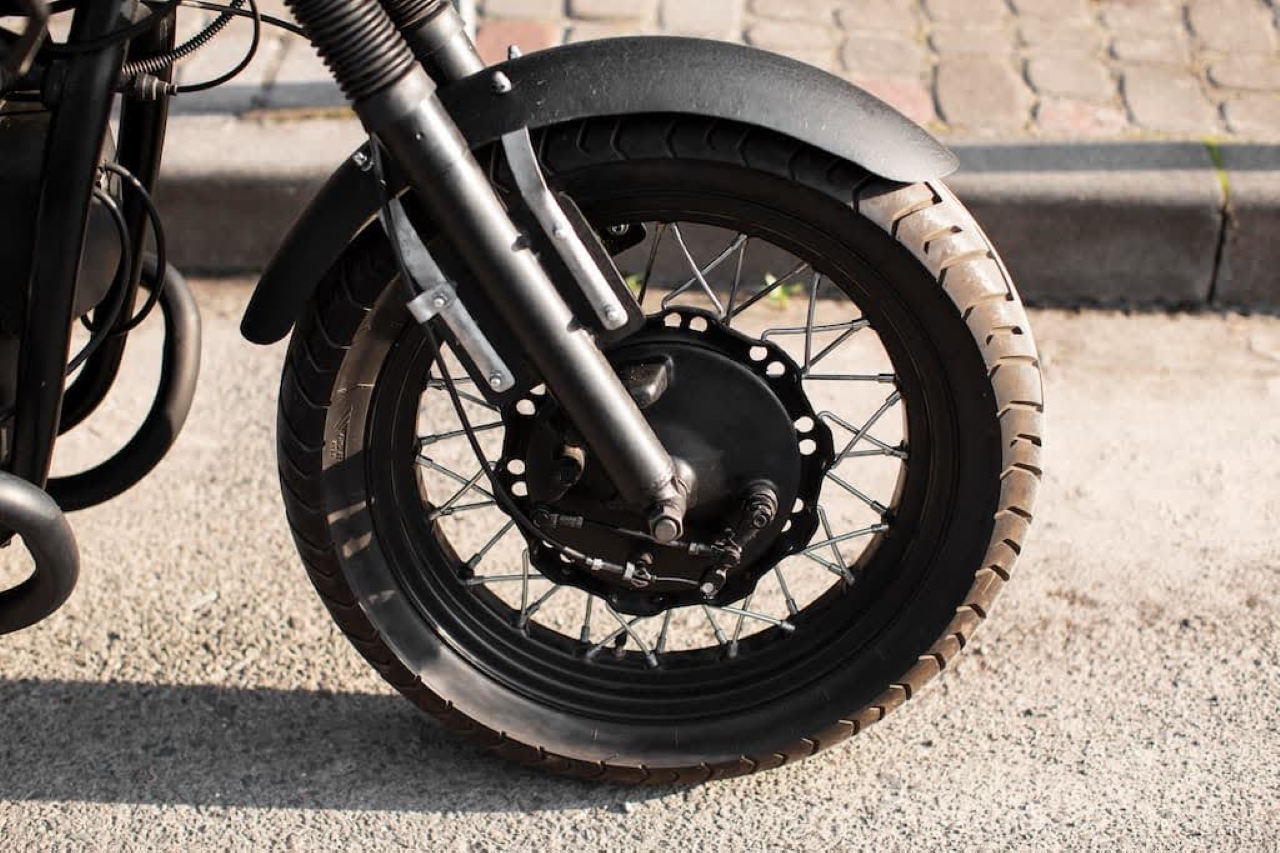 Como calibrar os pneus da moto e evitar dores de cabeça na estrada