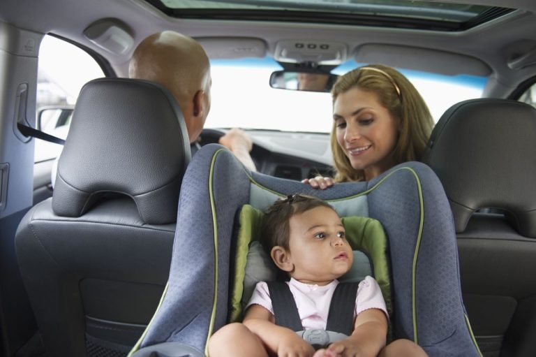 Saiba como levar as crianças com segurança no carro
