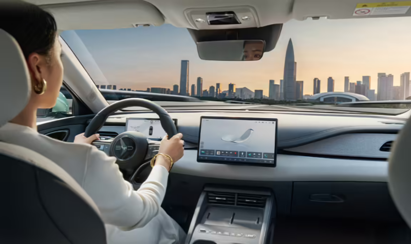 BYD lança Seal 06 DM-i 2026 na China com 128 km de autonomia elétrica