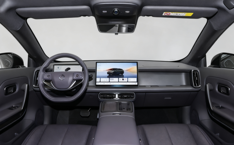Novo Leapmotor B05 inicia pré-venda e promete até 605 km por carga