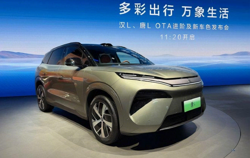 BYD Atto 8 2026 estreia na China com 0 a 100 km/h em 3,9 s e carga ultrarrápida de 1.000 kW