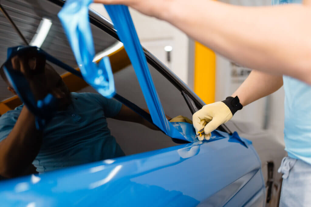 Envelopamento automotivo: o guia completo sobre aplicação, custos e regras