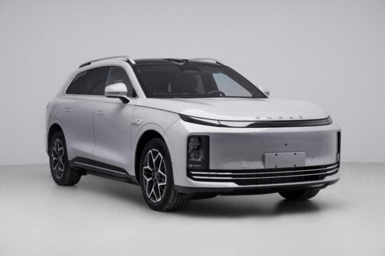 Chery Exeed ET7 estreia com até 473 cv e versões elétrica e híbrida plug-in