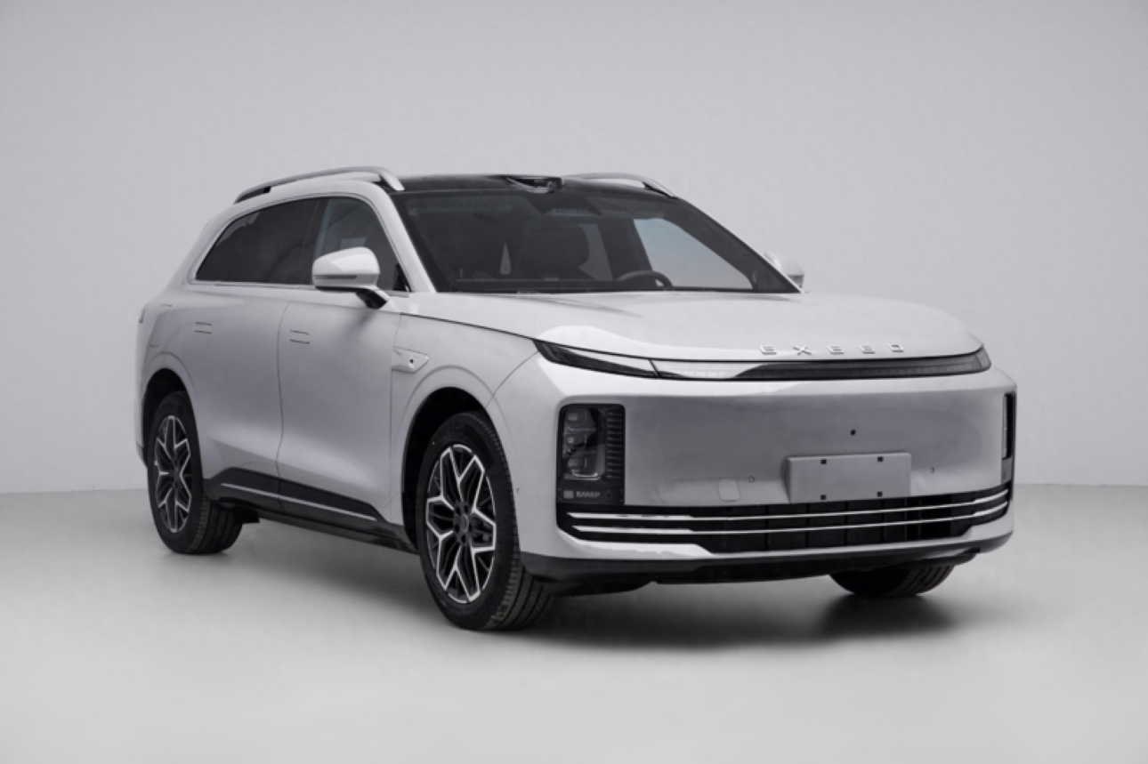 Chery Exeed ET7 estreia com até 473 cv e versões elétrica e híbrida plug-in