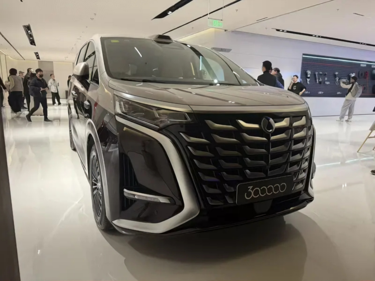BYD Denza D9 supera 300 mil vendas e desembarca na Europa