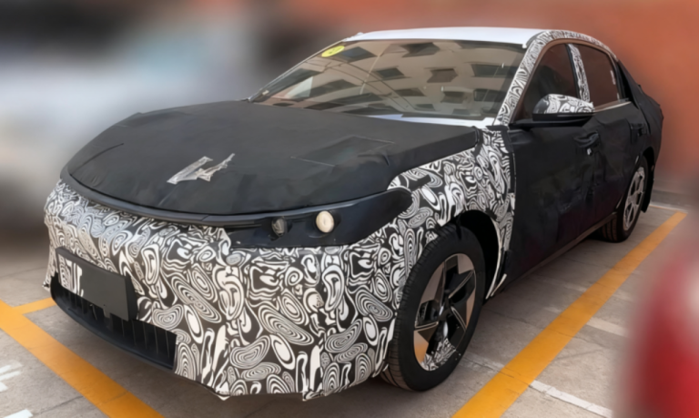 Geely Galaxy A7 elétrico aparece em testes na China