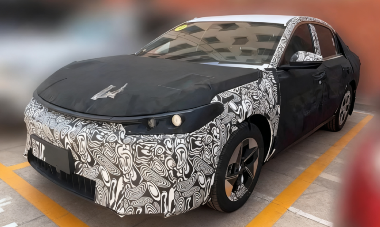 Geely Galaxy A7 elétrico aparece em testes na China