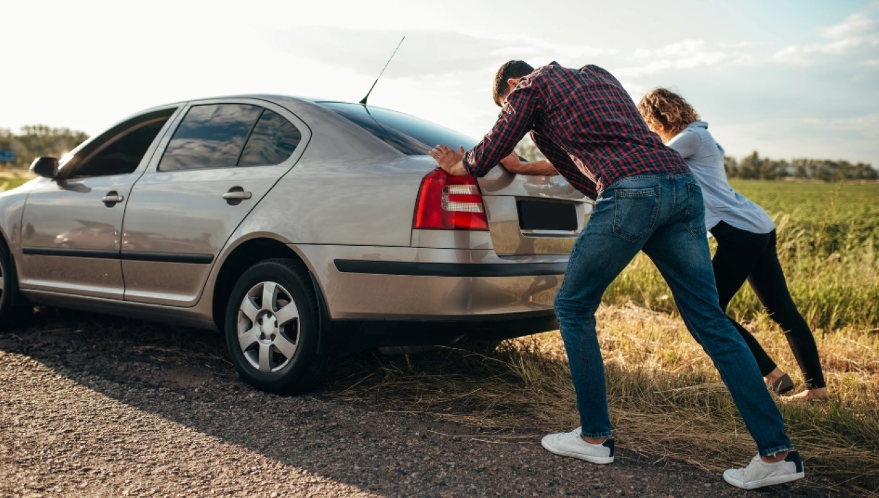 Dar tranco no carro: quando é seguro e como fazer sem riscos