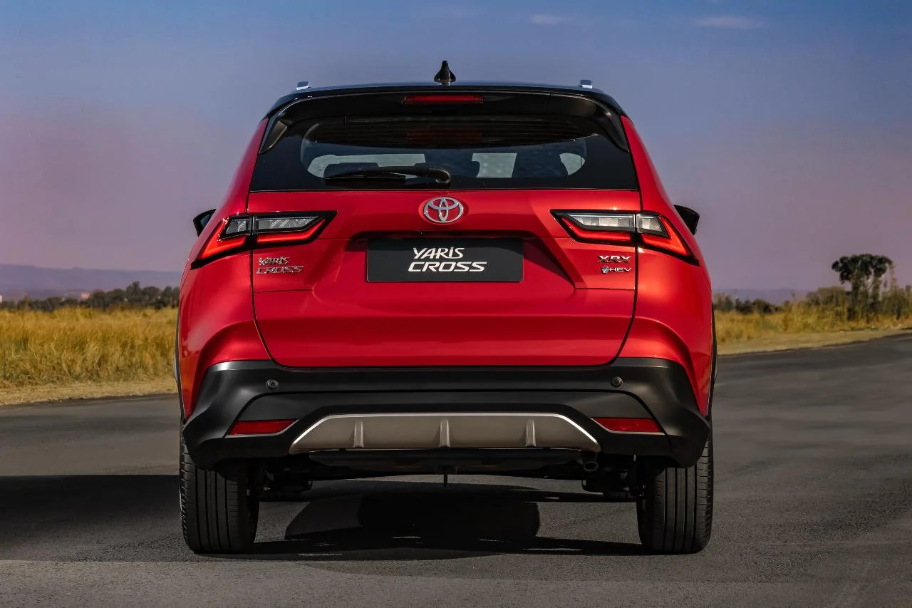 Toyota Yaris Cross chega ao Brasil com versão híbrida flex e preços a partir de R$ 161.390