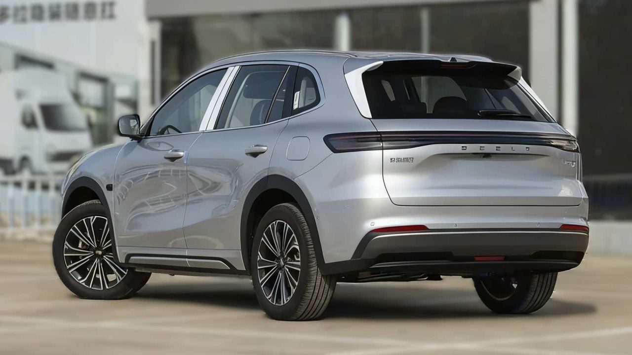 Geely estreia produção nacional com SUV híbrido EX5 EM-i
