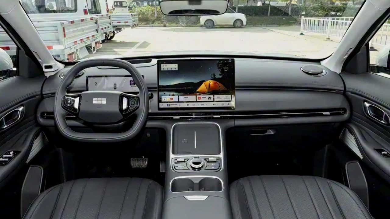 Geely estreia produção nacional com SUV híbrido EX5 EM-i