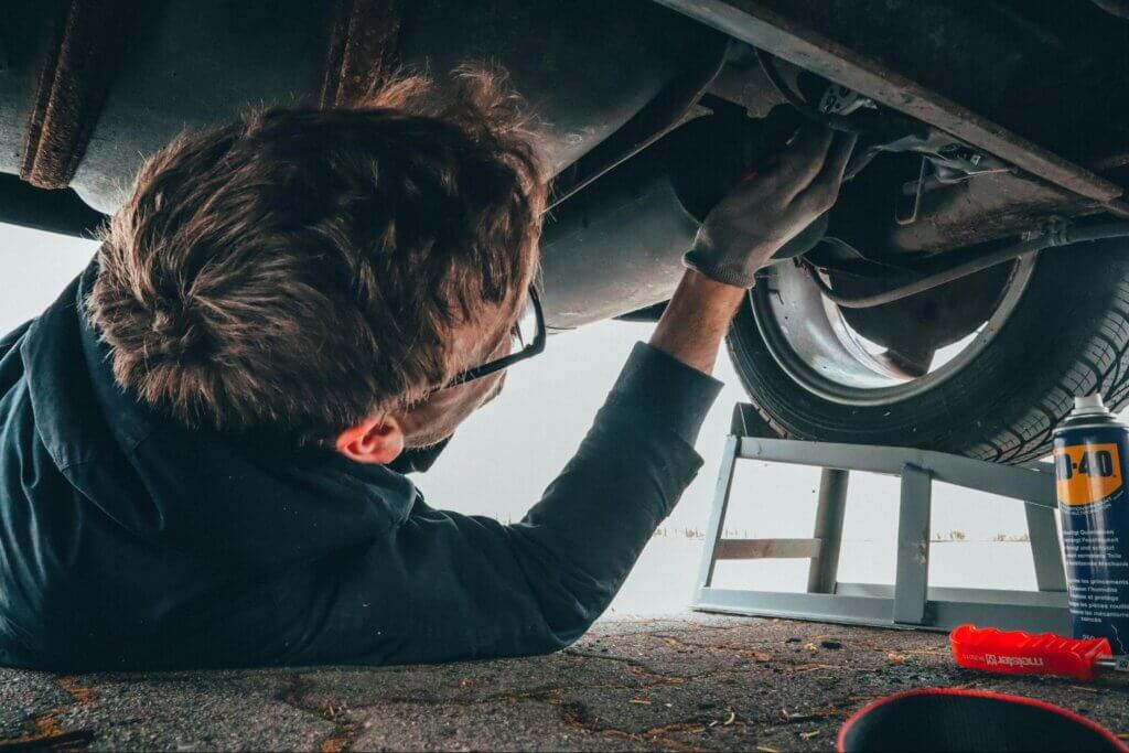 Ar-condicionado do carro parou de gelar? Veja como solucionar