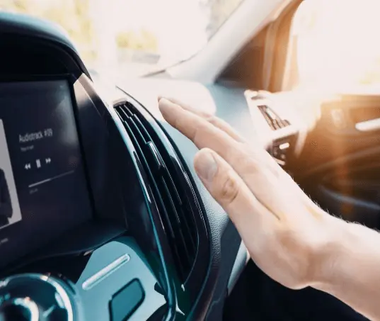 Ar-condicionado do carro parou de gelar? Veja como solucionar