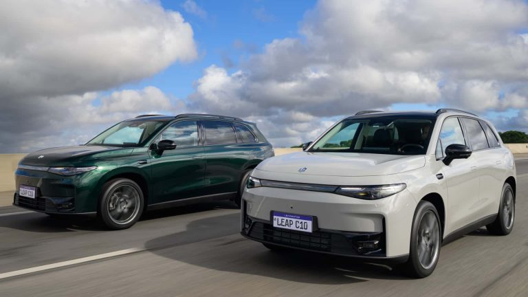 Leapmotor inicia operação no Brasil com os SUVs C10 e B10