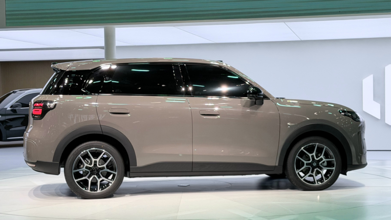 Leapmotor A10: pequeno crossover elétrico abre reservas na China