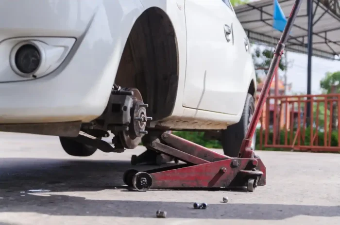 Furou o pneu? Saiba como usar o macaco do carro corretamente