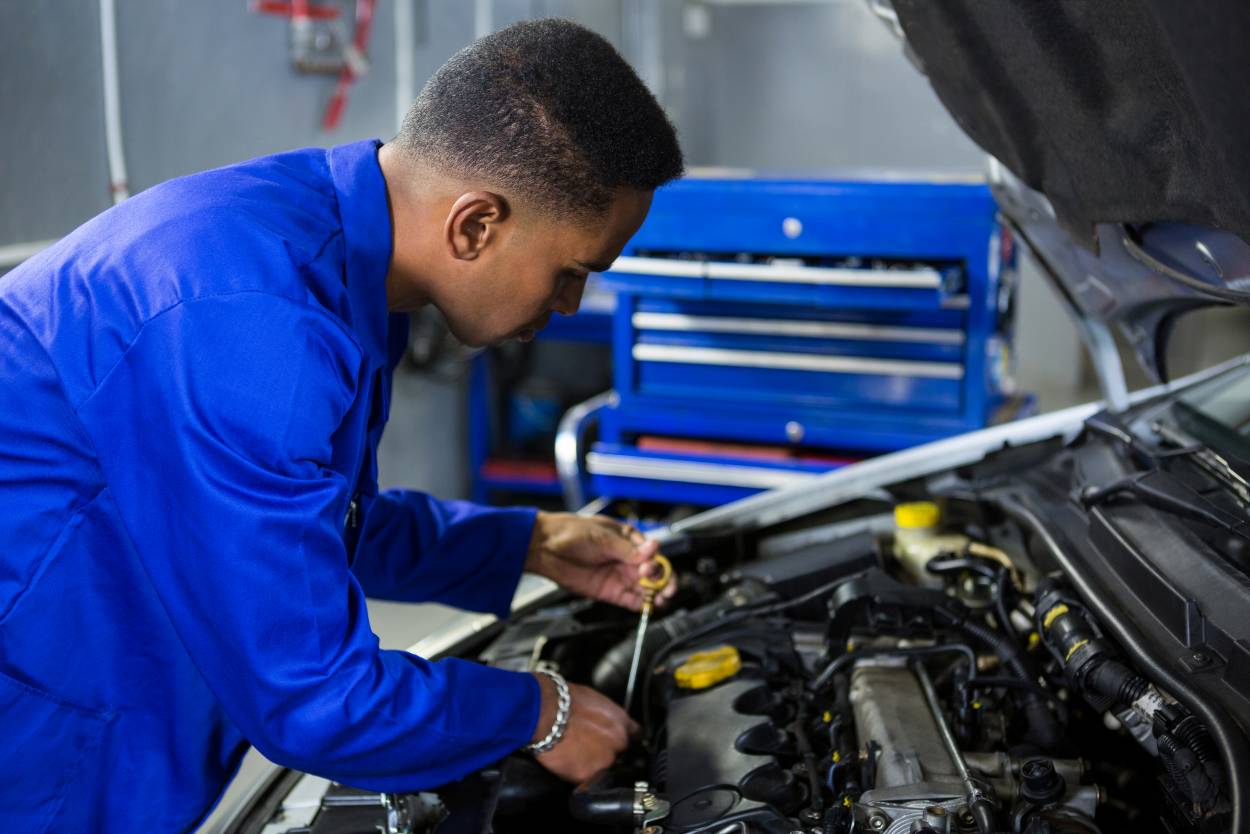 Vazamento de óleo no motor: entenda as causas e como resolver