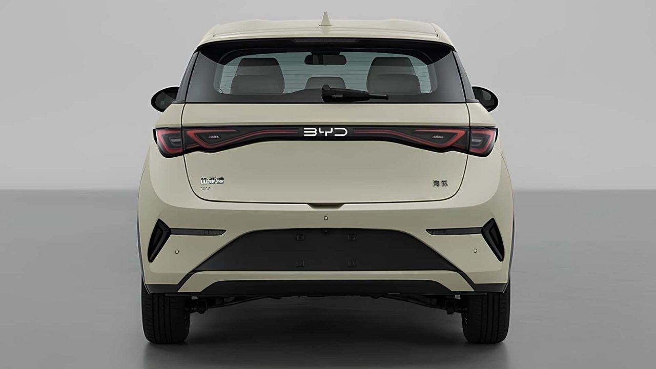 Novo BYD Dolphin ganha registro no Brasil e já tem mês para estrear