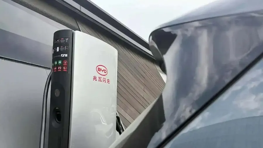 China bate 20 milhões de pontos de recarga para carros elétricos