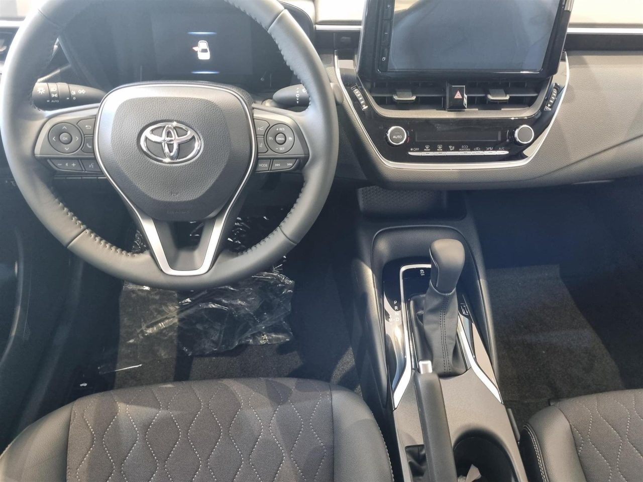 Preço do Toyota Corolla híbrido 2026 é reduzido em R$ 35.055 para PcD em novembro