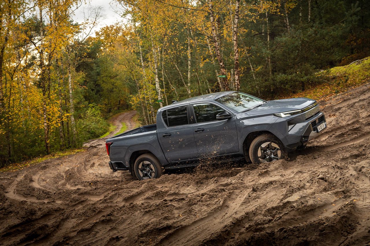 Toyota lança a nova geração da Hilux 2026 com motor elétrico e visual renovado